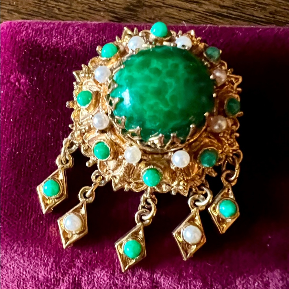 Lisner Vintage Green Peking  Glass Brooch